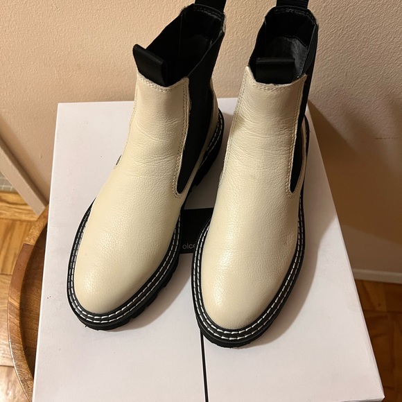 Women’s Leather Chelsea Boots - Picture 3 of 7